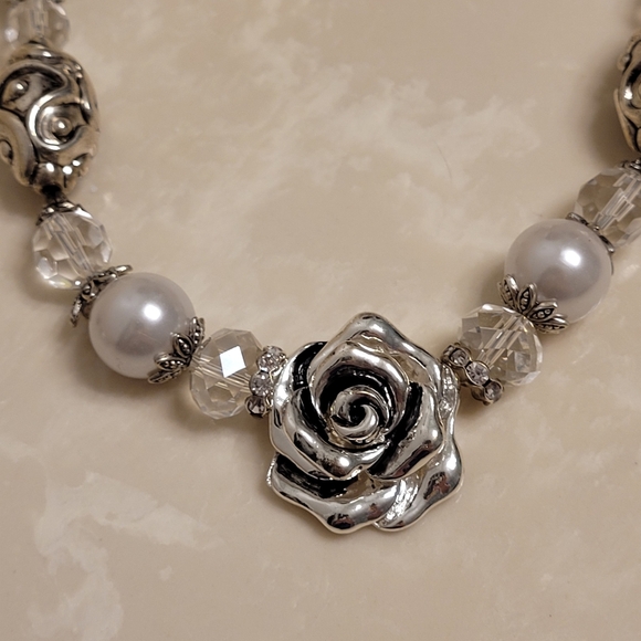 Silver and Pearl Beaded Jewelry Set - Picture 4 of 8